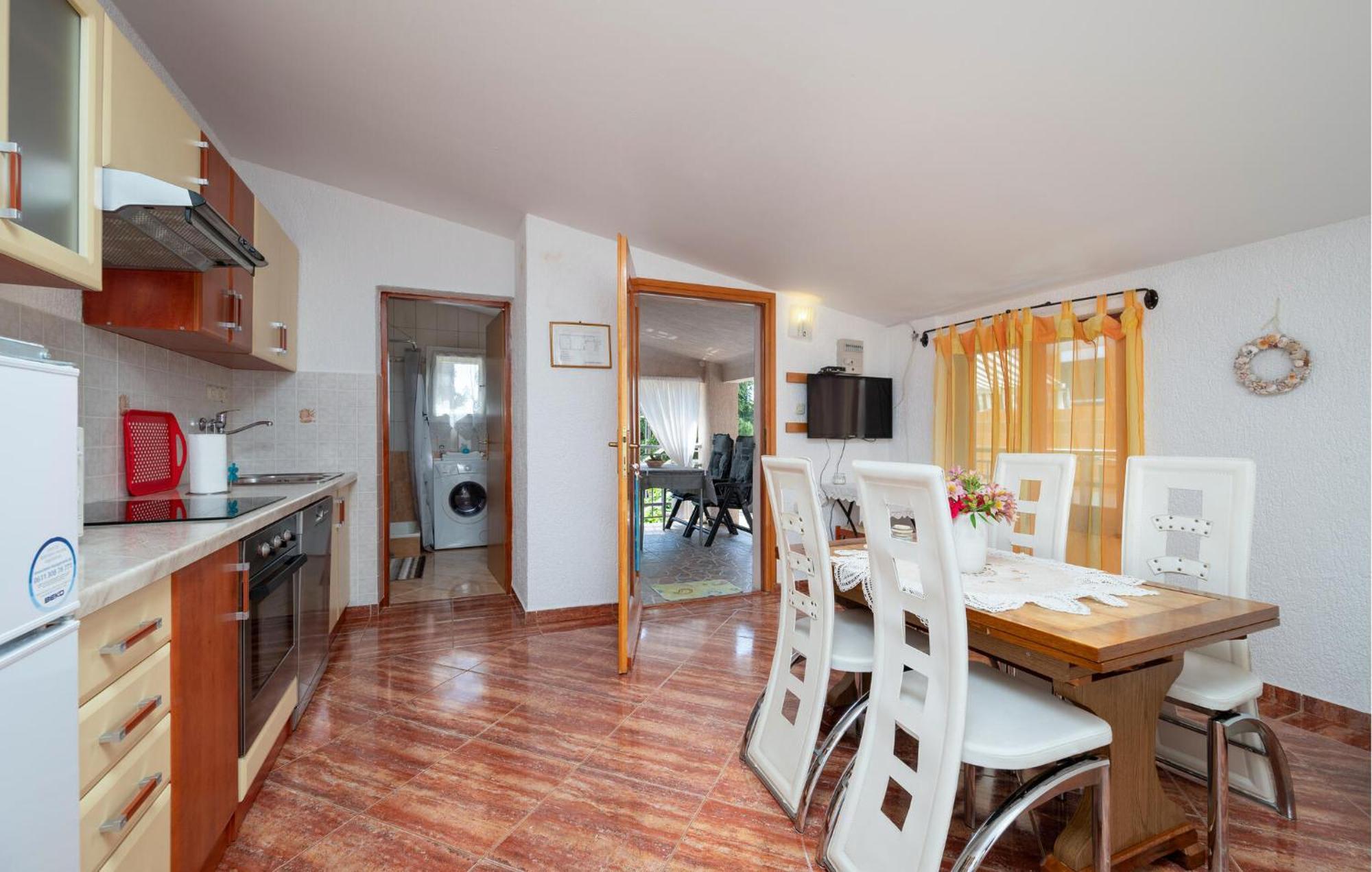 1 Bedroom Beautiful Apartment In Betiga Barbariga Exterior foto